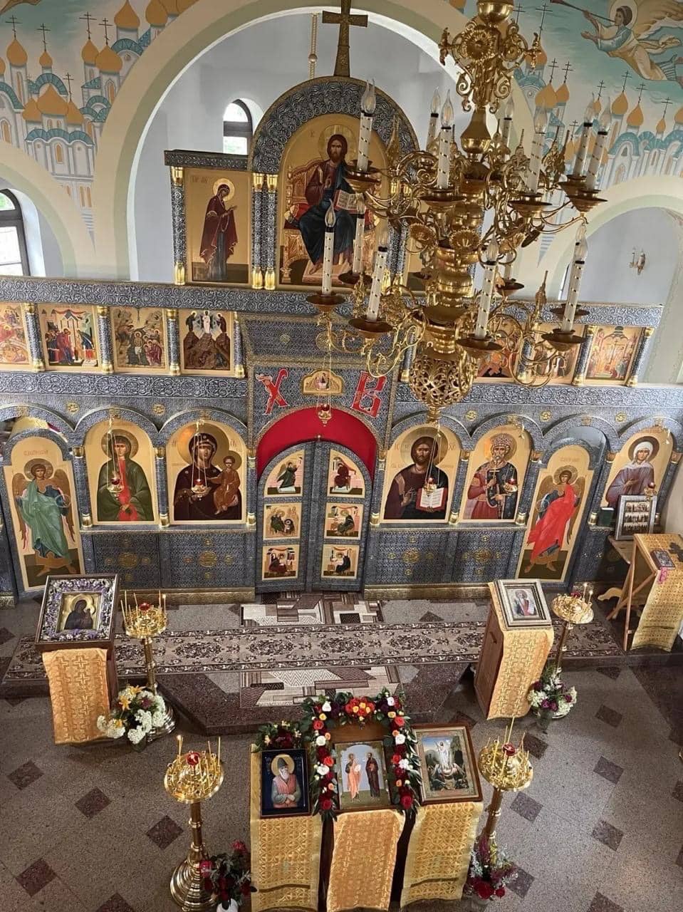 Иконостас храма
