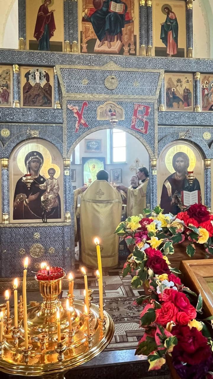Свечи перед храмовыми образами