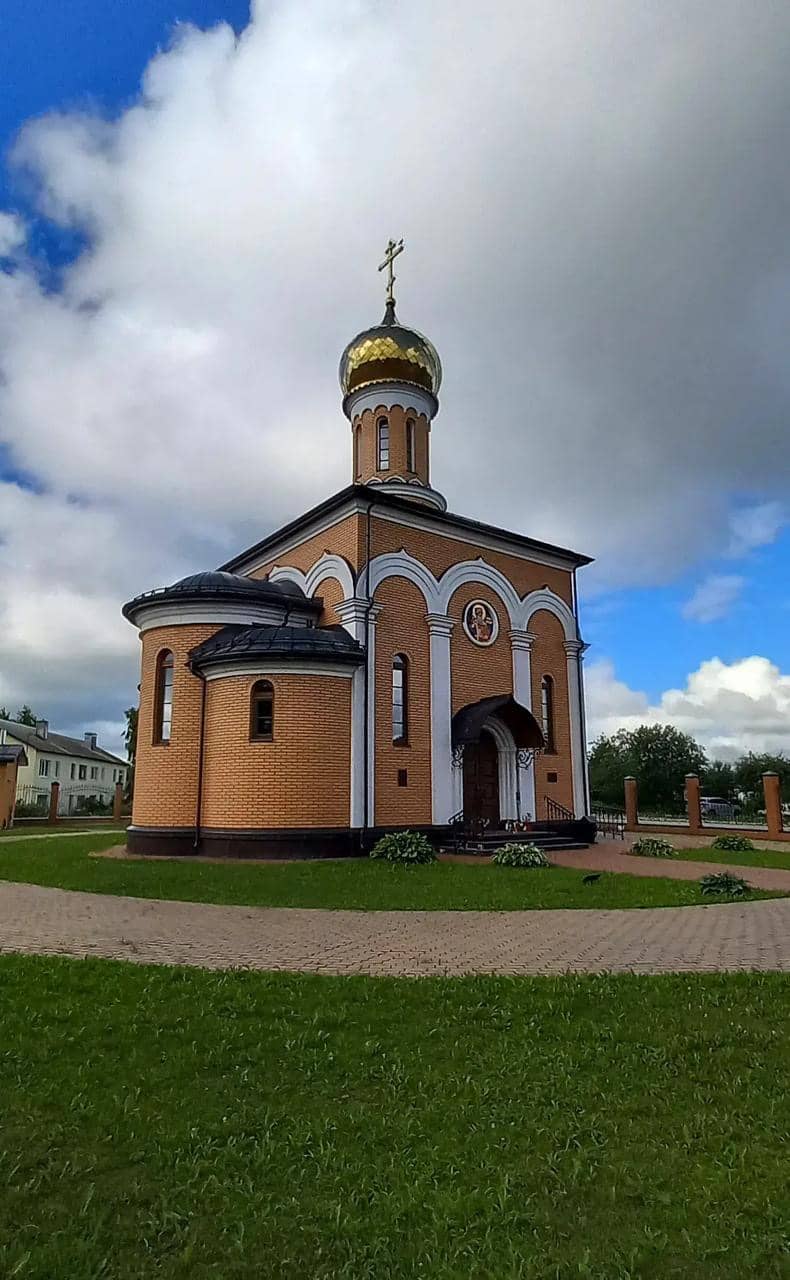 Храм со стороны алтарных апсид